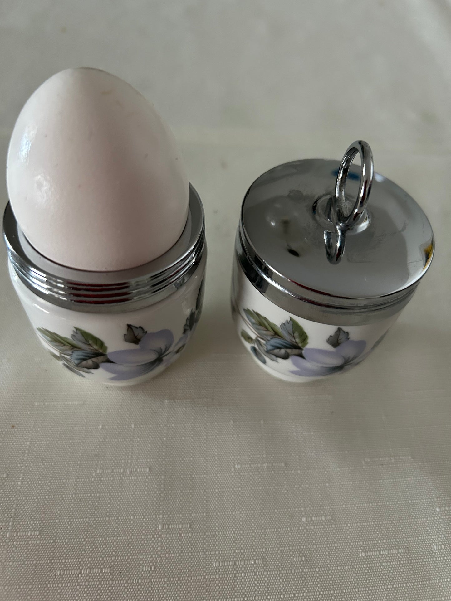 Coquetiers en porcelaine anglaise (avec la boîte d'origine)