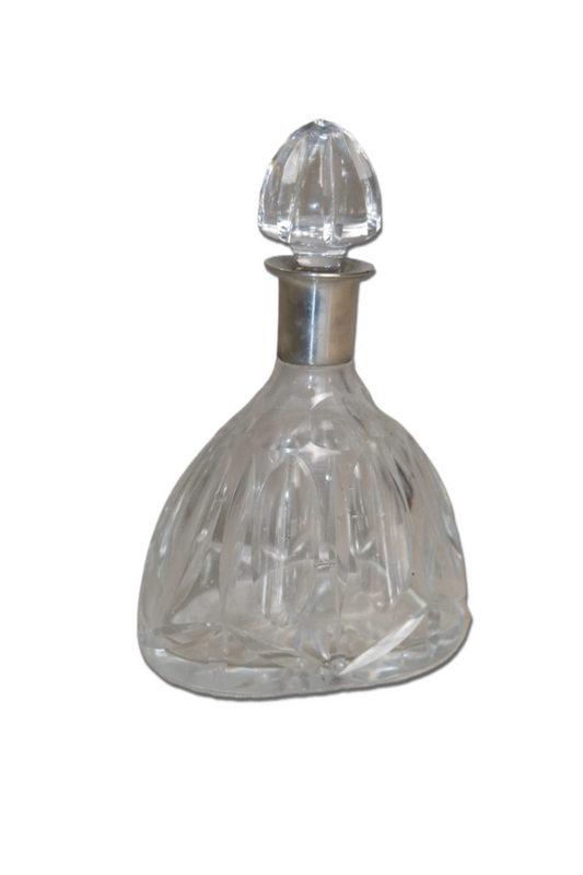 Petite carafe en verre taillé